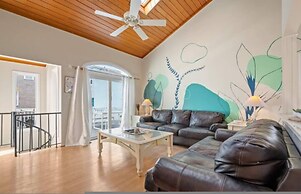 Enjoy Sunny Daze Private Pool Walk to Beach