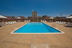 A Beach n Place - Pool Access 1 4 mi From Beach