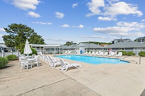 A Beach n Place - Pool Access 1 4 mi From Beach