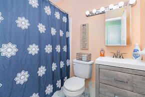 A Beach n Place - Pool Access 1 4 mi From Beach