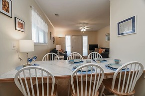 Beautiful Sea Gem - Condo 1 4 mi From Beach w Pool