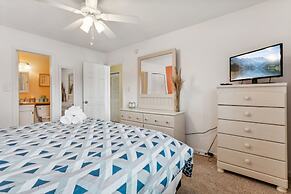 Beautiful Sea Gem - Condo 1 4 mi From Beach w Pool