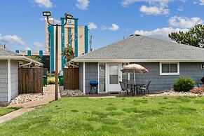 Beautiful Sea Gem - Condo 1 4 mi From Beach w Pool