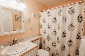 Beautiful Sea Gem - Condo 1 4 mi From Beach w Pool