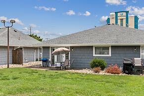 Beautiful Sea Gem - Condo 1 4 mi From Beach w Pool