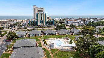Beautiful Sea Gem - Condo 1 4 mi From Beach w Pool