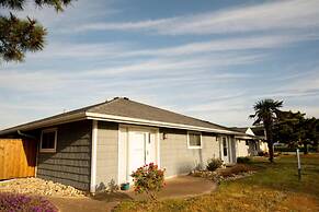 Beautiful Sea Gem - Condo 1 4 mi From Beach w Pool