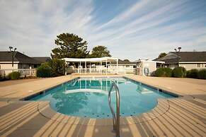 Beautiful Sea Gem - Condo 1 4 mi From Beach w Pool