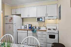 Beautiful Sea Gem - Condo 1 4 mi From Beach w Pool