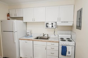 Beautiful Sea Gem - Condo 1 4 mi From Beach w Pool