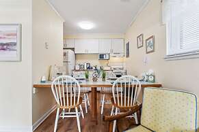 Beautiful Sea Gem - Condo 1 4 mi From Beach w Pool