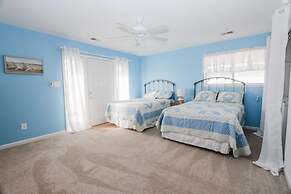 Beautiful Sea Gem - Condo 1 4 mi From Beach w Pool