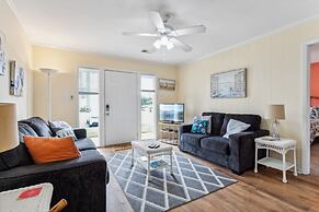 Beautiful Sea Gem - Condo 1 4 mi From Beach w Pool