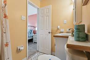 Beautiful Sea Gem - Condo 1 4 mi From Beach w Pool