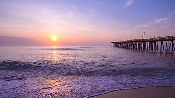 Beautiful Sea Gem - Condo 1 4 mi From Beach w Pool