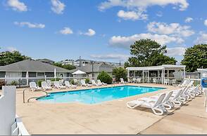 Beautiful Sea Gem - Condo 1 4 mi From Beach w Pool