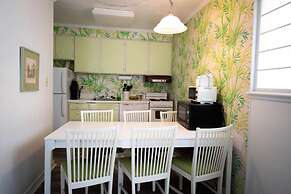 Retro Turtle Reef Condo 1 Block From Beach w Pool