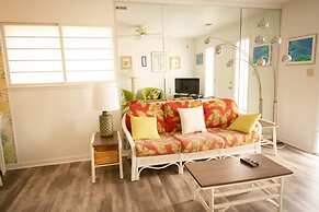 Retro Turtle Reef Condo 1 Block From Beach w Pool