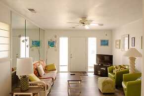 Retro Turtle Reef Condo 1 Block From Beach w Pool