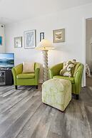 Retro Turtle Reef Condo 1 Block From Beach w Pool