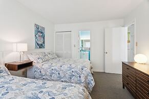 Retro Turtle Reef Condo 1 Block From Beach w Pool