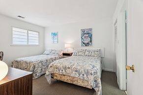 Retro Turtle Reef Condo 1 Block From Beach w Pool