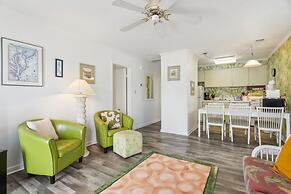 Retro Turtle Reef Condo 1 Block From Beach w Pool