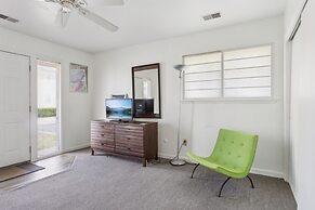 Retro Turtle Reef Condo 1 Block From Beach w Pool
