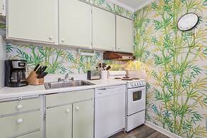 Retro Turtle Reef Condo 1 Block From Beach w Pool