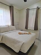 Modernly Furnished Standard Room With Queen bed - 2220