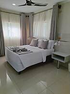 Modernly Furnished Standard Room With Queen bed - 2220