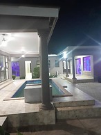 Modernly Furnished Standard Room With Queen bed - 2220