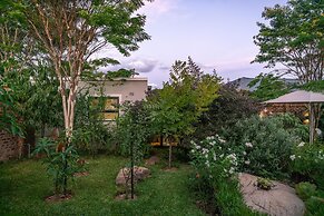 Kamuzi Exquisite Tiny Home Near Airport - 2217