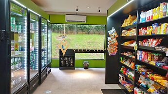 ELEGANCE SUÍTES FREI CANECA