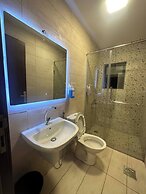 Cozy and Tranquil Rooftop Near Al Services 23