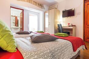 Dante Square Room Center Pula