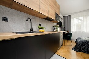 Black & Wooden Apartment by Renters