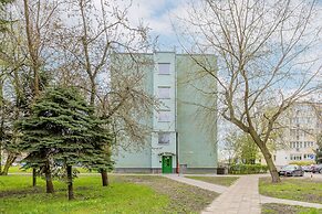 Black & Wooden Apartment by Renters