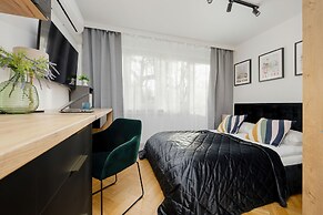 Black & Wooden Apartment by Renters