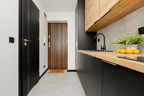 Black & Wooden Apartment by Renters