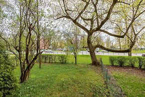 Black & Wooden Apartment by Renters