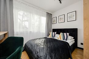 Black & Wooden Apartment by Renters