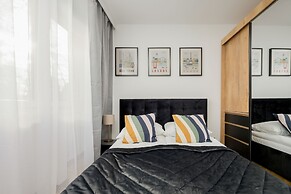 Black & Wooden Apartment by Renters