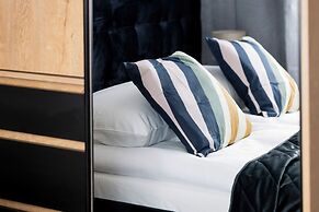 Black & Wooden Apartment by Renters