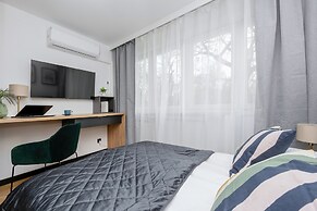 Black & Wooden Apartment by Renters