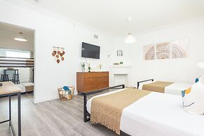 West Deco Boutique Apartments