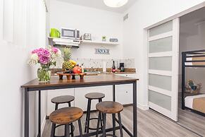 West Deco Boutique Apartments