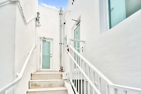 West Deco Boutique Apartments