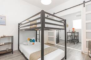 West Deco Boutique Apartments