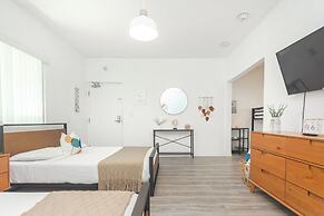 West Deco Boutique Apartments